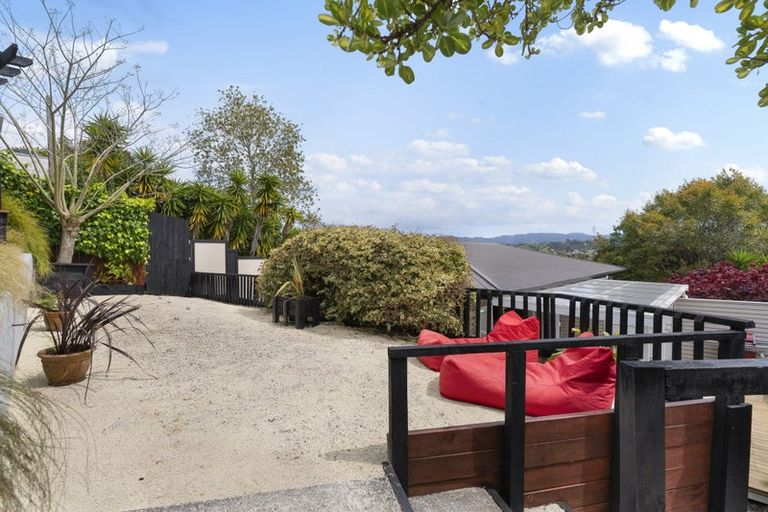 Photo of property in 11 Rangeview Road, Sunnyvale, Auckland, 0612