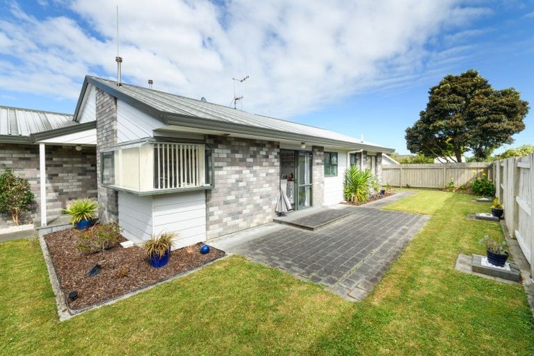 Photo of property in 10 Parnell Heights Drive, Kelvin Grove, Palmerston North, 4414