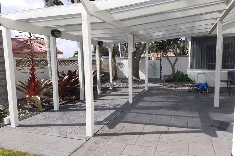 Photo of property in 12 Shelter Grove, Frankleigh Park, New Plymouth, 4310