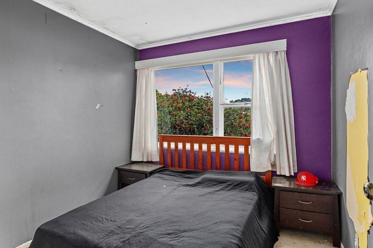 Photo of property in 26 Royal View Road, Te Atatu South, Auckland, 0610