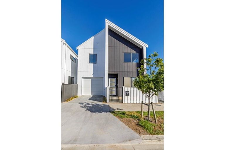 Photo of property in 5 Green Bamboo Road, Hobsonville, Auckland, 0616