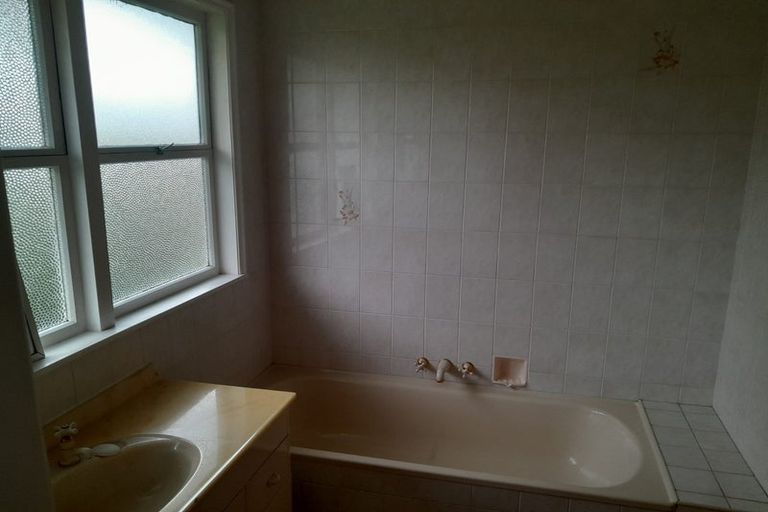 Photo of property in 35 Holland Road, Hillcrest, Auckland, 0627