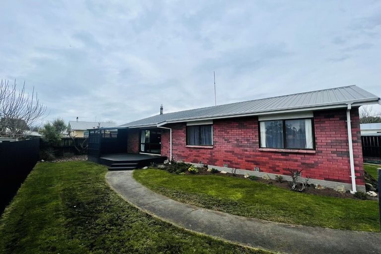 Photo of property in 2/25 Inwoods Road, Parklands, Christchurch, 8083