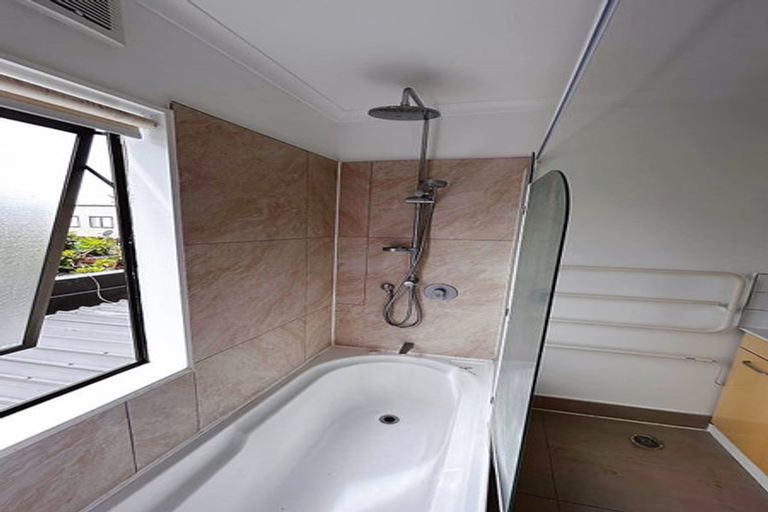 Photo of property in 27 Gunner Drive, Te Atatu Peninsula, Auckland, 0610