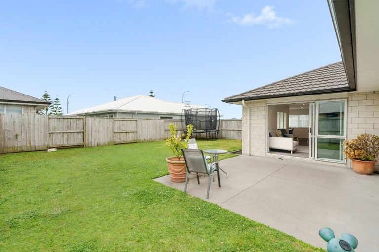 Photo of property in 4 Livingstone Drive, Papamoa Beach, Papamoa, 3118