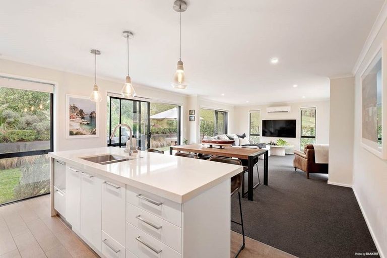 Photo of property in 13 Bale Way, Pukekohe, 2120