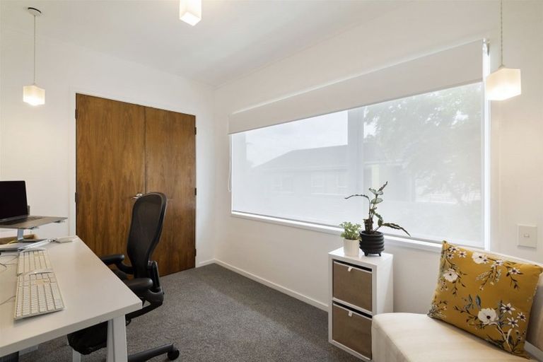 Photo of property in 8 Riviera Place, Hauraki, Auckland, 0622