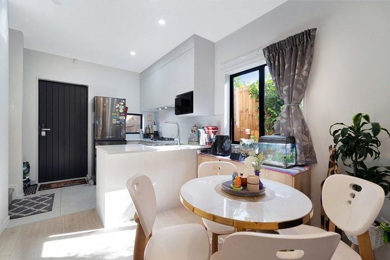 Photo of property in 10/47 Arawa Street, New Lynn, Auckland, 0600