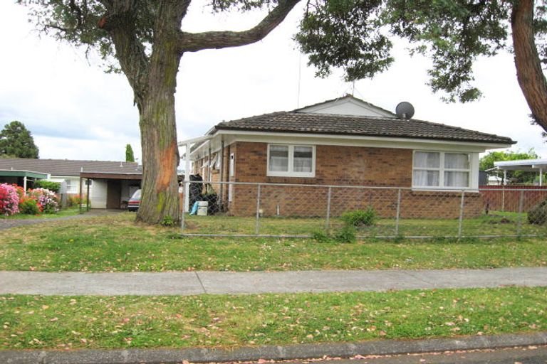 Photo of property in 2/3 Dalry Place, Mangere Bridge, Auckland, 2022