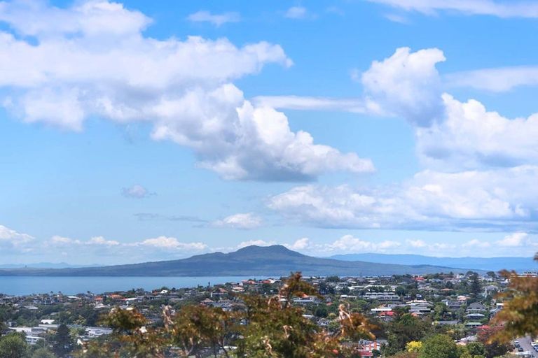 Photo of property in 2/845 East Coast Road, Northcross, Auckland, 0630