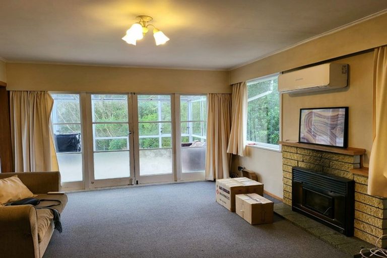 Photo of property in 27 Lynda Avenue, Paparangi, Wellington, 6037