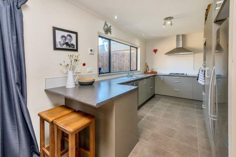 Photo of property in 20 Fairford Avenue, Henderson, Auckland, 0612