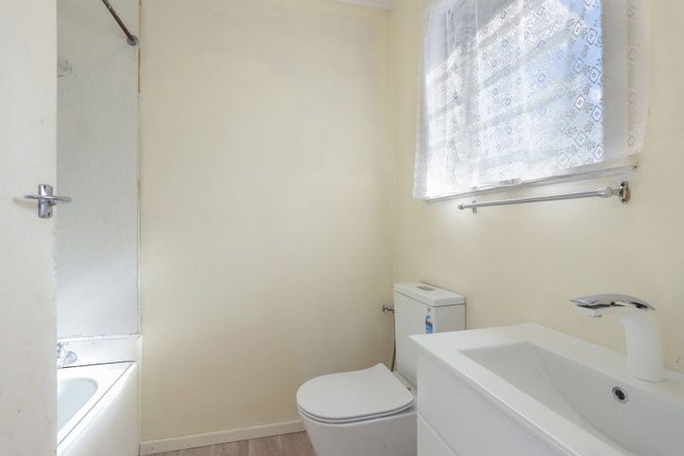 Photo of property in 8 Westward Ho, Glen Eden, Auckland, 0602