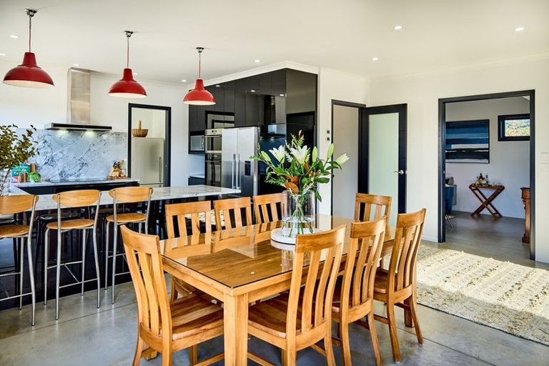 Photo of property in 4 Caughley Grove, Karori, Wellington, 6012