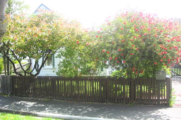 Photo of property in 1 Norwood Street, Beckenham, Christchurch, 8023