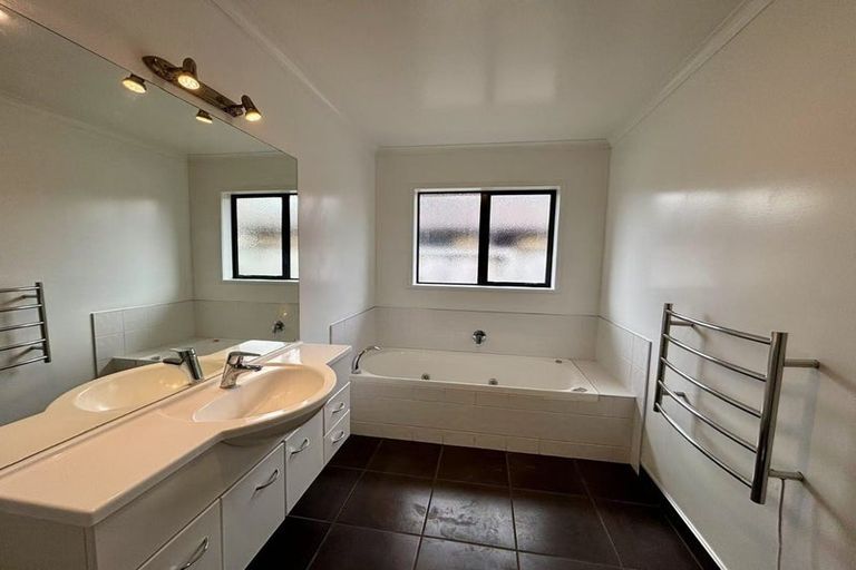 Photo of property in 16 Somerton Drive, Huntington, Hamilton, 3210