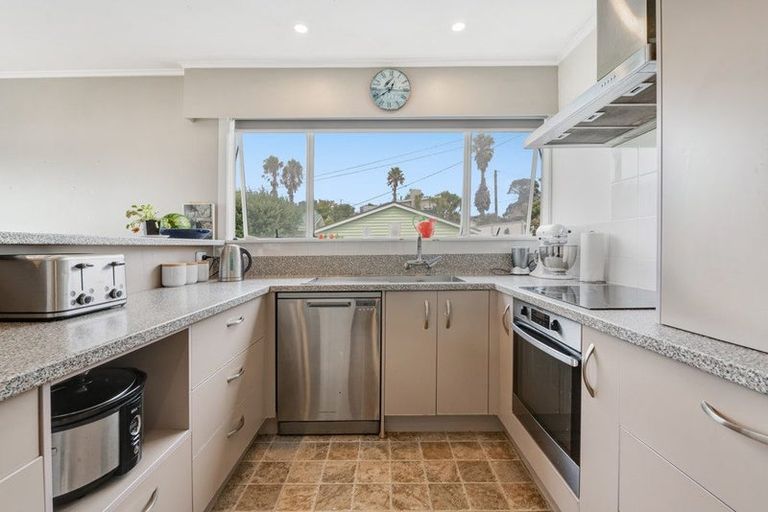 Photo of property in 1031 Whangaparaoa Road, Tindalls Beach, Whangaparaoa, 0930
