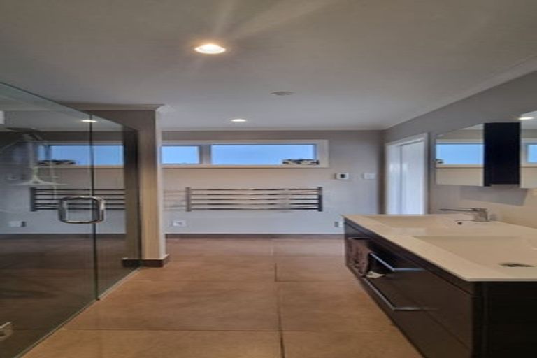 Photo of property in 17 Bevyn Street, Castor Bay, Auckland, 0620