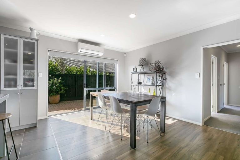Photo of property in 56 Stranraer Crescent, Wattle Downs, Auckland, 2103