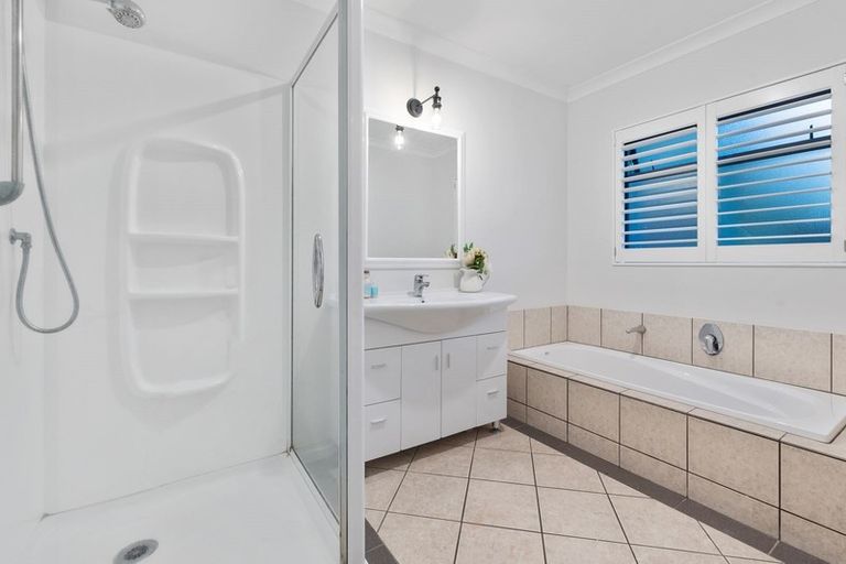 Photo of property in 12 Veronica Close, Red Beach, 0932