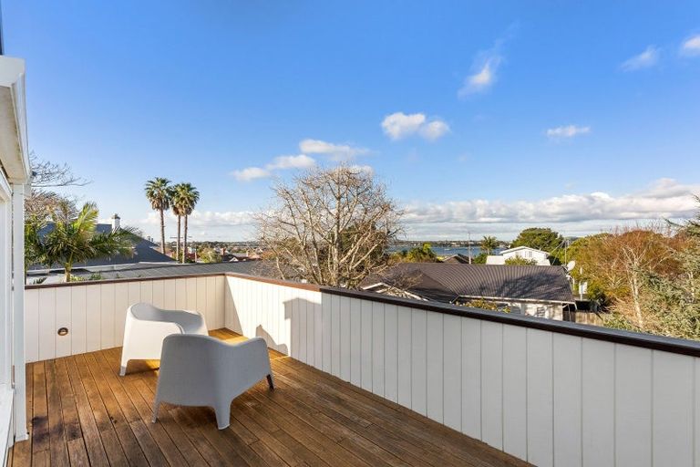 Photo of property in 5 Clarence Road, Northcote Point, Auckland, 0627