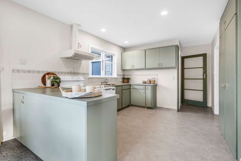 Photo of property in 17 Masham Road, Broomfield, Christchurch, 8042