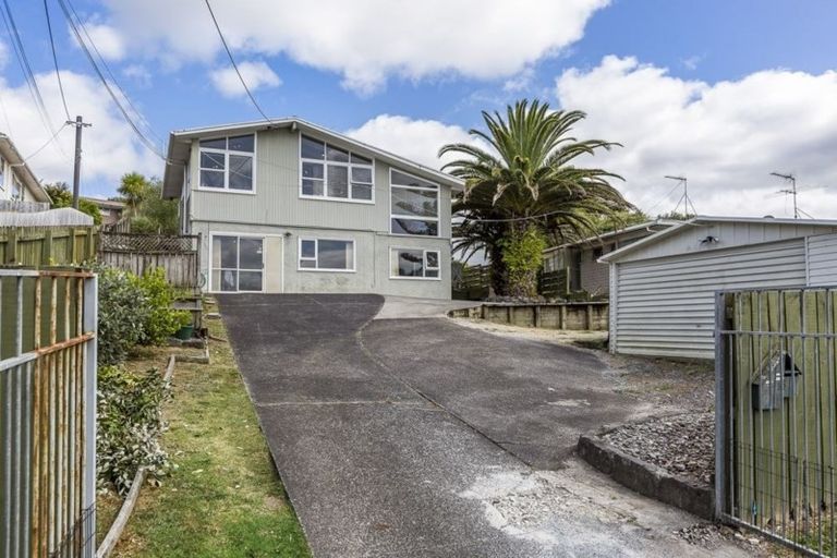 Photo of property in 50 Hogans Road, Glenfield, Auckland, 0629