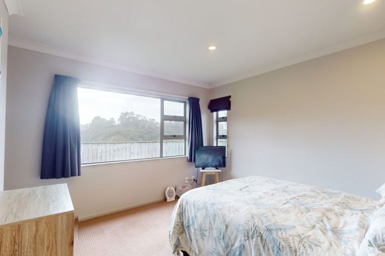 Photo of property in 2 Gennaker Lane, Whitby, Porirua, 5024