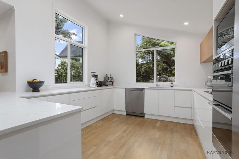 Photo of property in 32 Chamari Close, Titirangi, Auckland, 0604