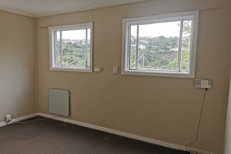 Photo of property in 88 Newlands Road, Newlands, Wellington, 6037
