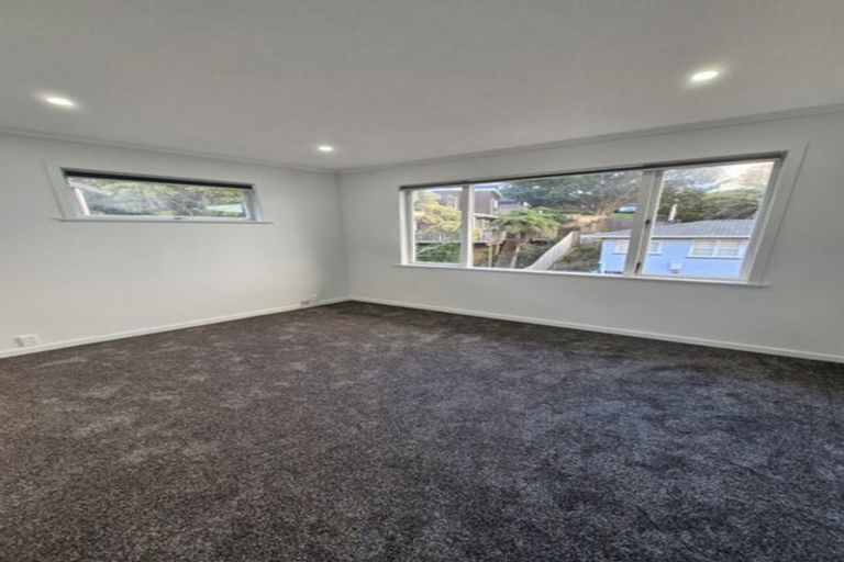 Photo of property in 32 Hogans Road, Glenfield, Auckland, 0629