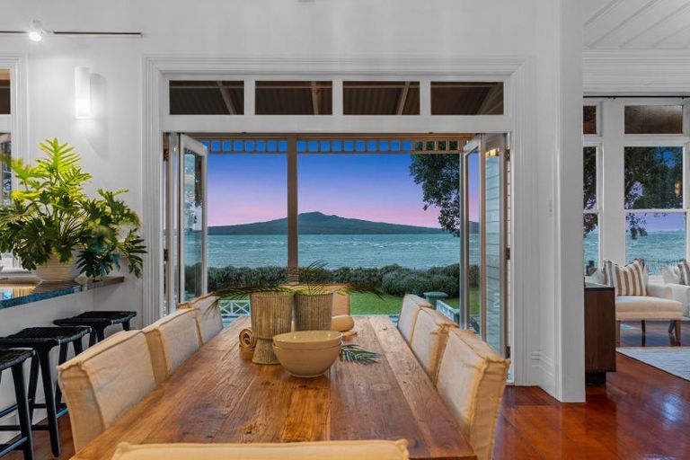 Photo of property in 36 Oxford Terrace, Devonport, Auckland, 0624