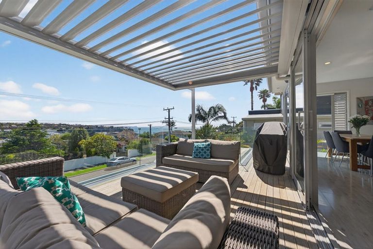 Photo of property in 15 Beechwood Road, Rothesay Bay, Auckland, 0630