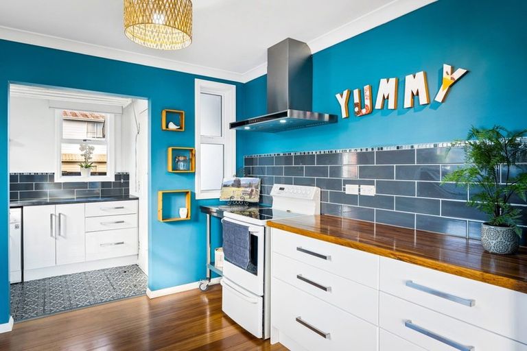 Photo of property in 3 Hikurangi Street, Te Atatu Peninsula, Auckland, 0610