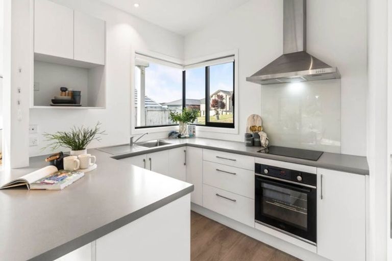 Photo of property in 48 Puhirake Crescent, Pyes Pa, Tauranga, 3112