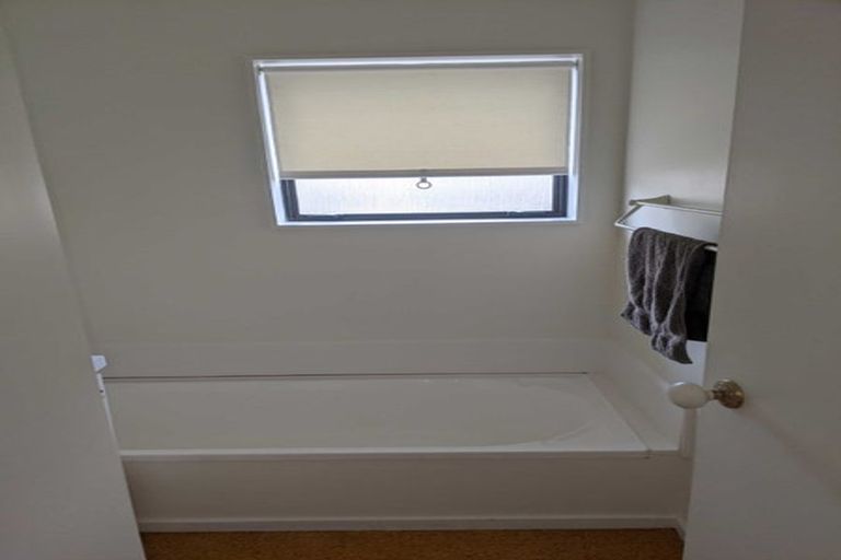 Photo of property in 2/9 Mana Esplanade, Paremata, Porirua, 5026