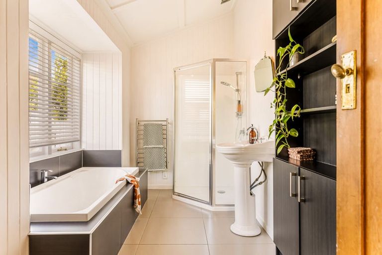 Photo of property in 5 Kotuku Street, Te Atatu Peninsula, Auckland, 0610