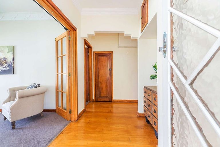 Photo of property in 14 Simla Crescent, Khandallah, Wellington, 6035