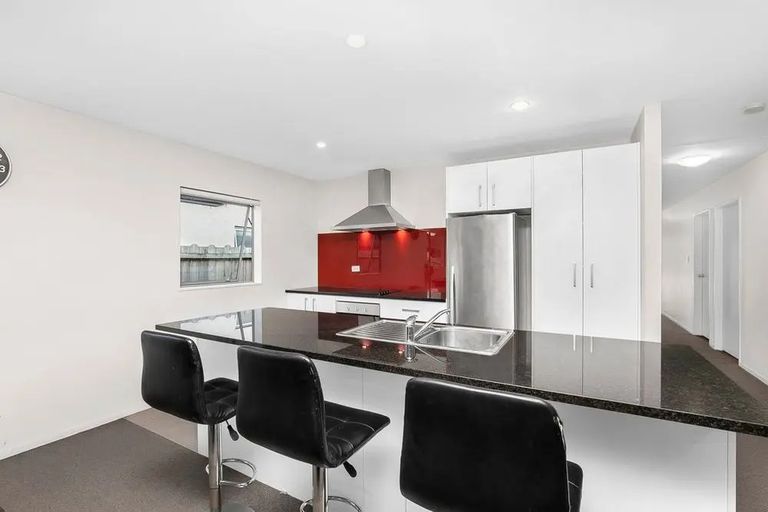 Photo of property in 98 Popokatea Drive, Takanini, 2112