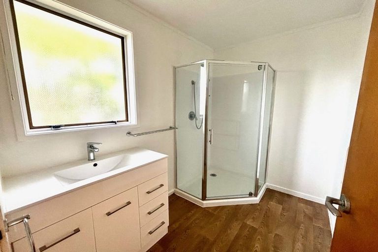 Photo of property in 1/114 Canongate Street, Birkdale, Auckland, 0626