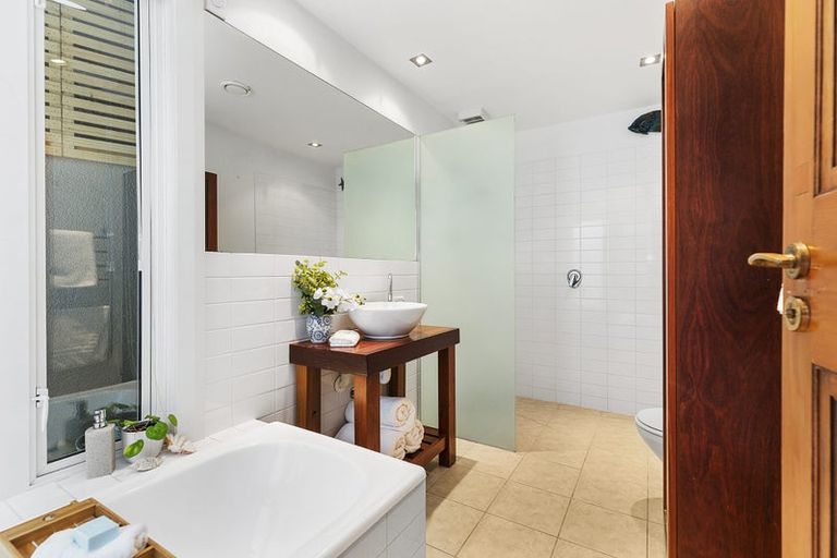 Photo of property in 353 Karaka Bay Road, Karaka Bays, Wellington, 6022