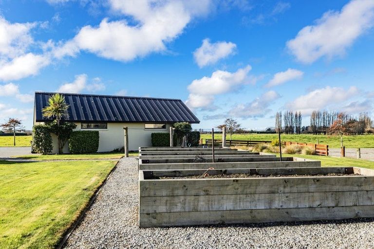 Photo of property in 585 Coutts Island Road, Coutts Island, Christchurch, 7670