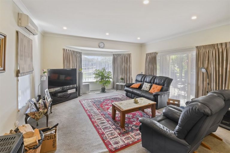 Photo of property in 22 Glencairn Place, Buckland, Pukekohe, 2677