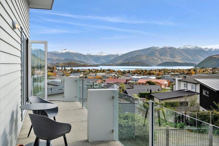 Photo of property in 12 Bovett Place, Wanaka, 9305