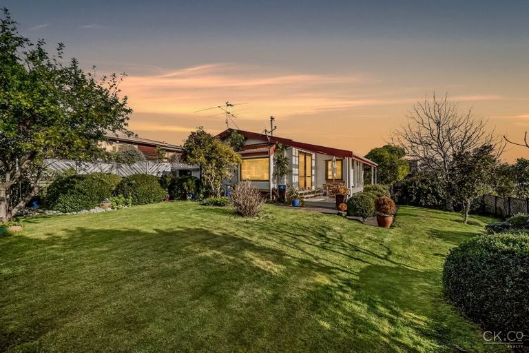 Photo of property in 5 Seymour Grove, Kingsley Heights, Upper Hutt, 5018