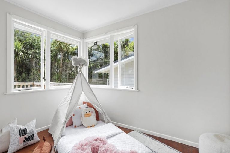 Photo of property in 12 Mayburn Road, Te Atatu Peninsula, Auckland, 0610