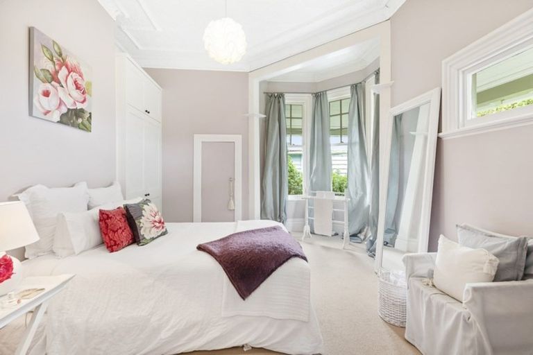 Photo of property in 23 Moana Road, Kelburn, Wellington, 6012