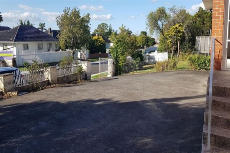 Photo of property in 12 Mickle Street, Te Atatu South, Auckland, 0610