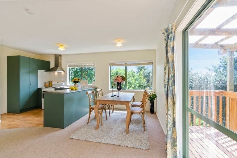 Photo of property in 2/1 Nea Place, Hillcrest, Auckland, 0627
