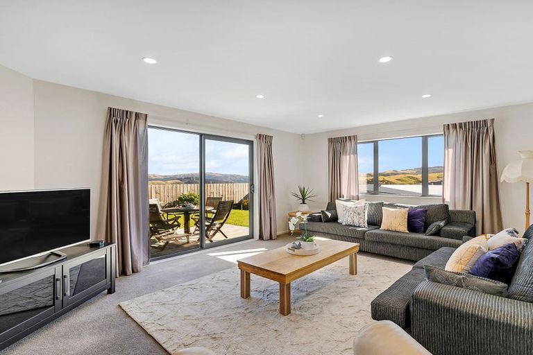 Photo of property in 37 Cedarwood Street, Woodridge, Wellington, 6037